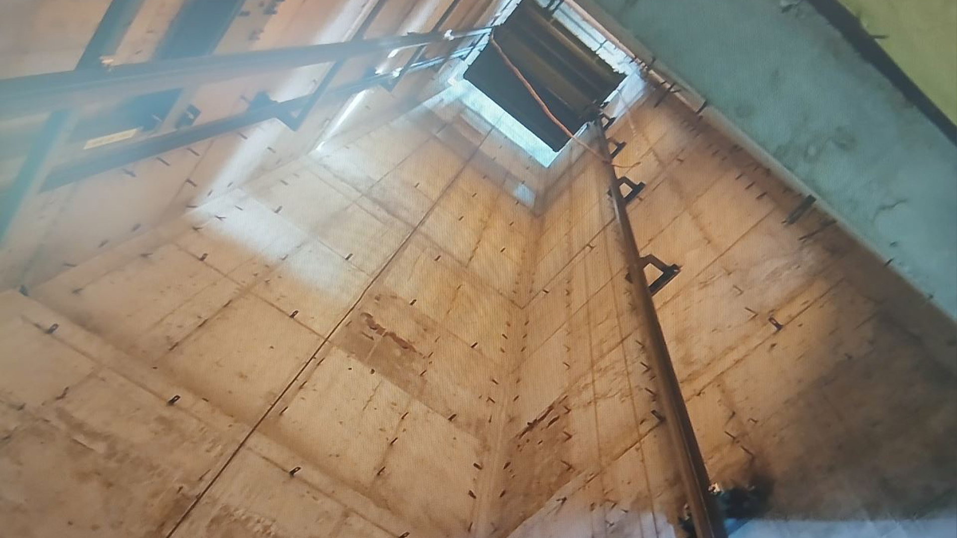 엘리베이터 시운전 준비하던 30대 노동자 15m 추락해 중상