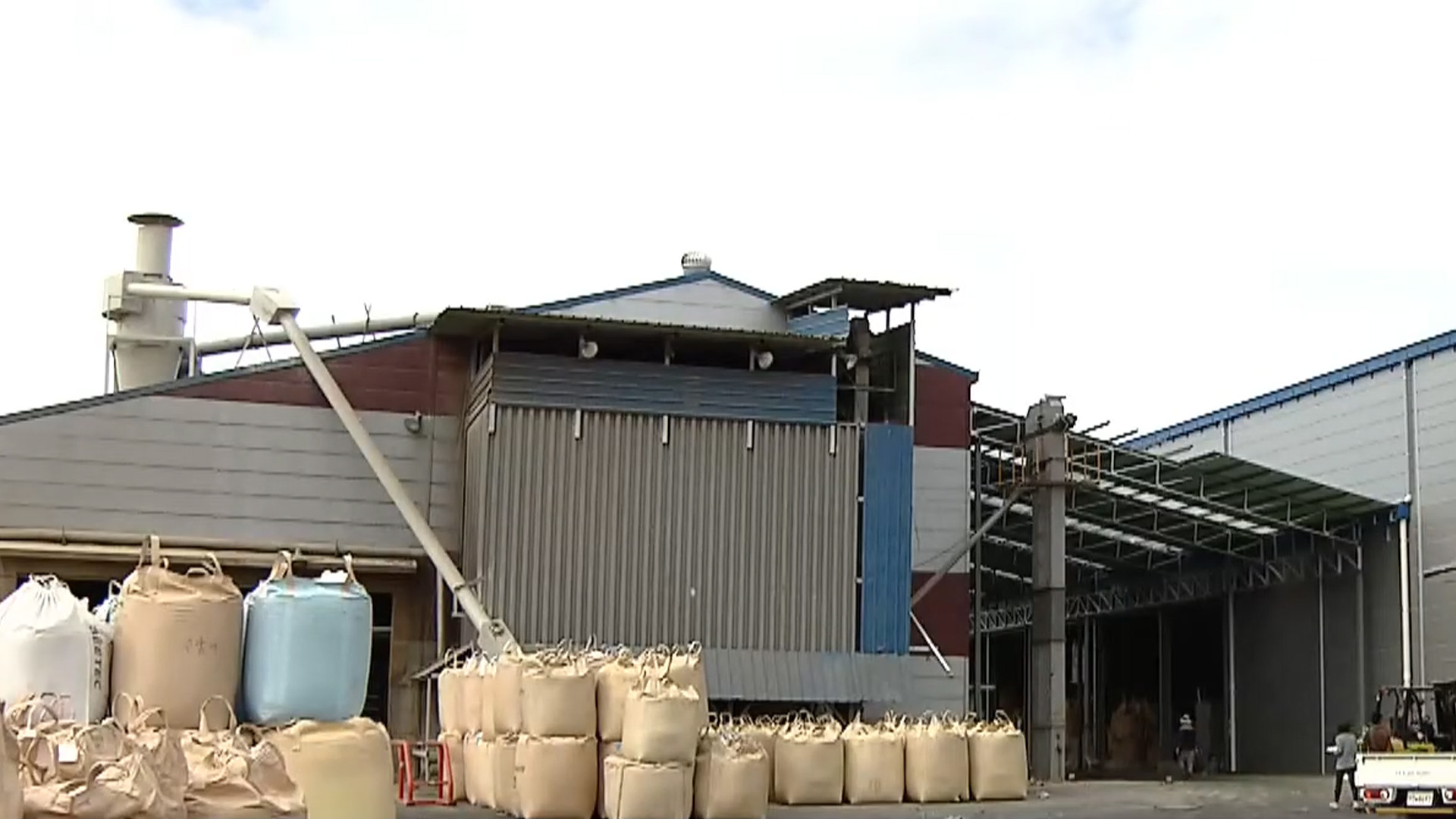 쌀 산지 출하 지연.. 시장격리 재검토