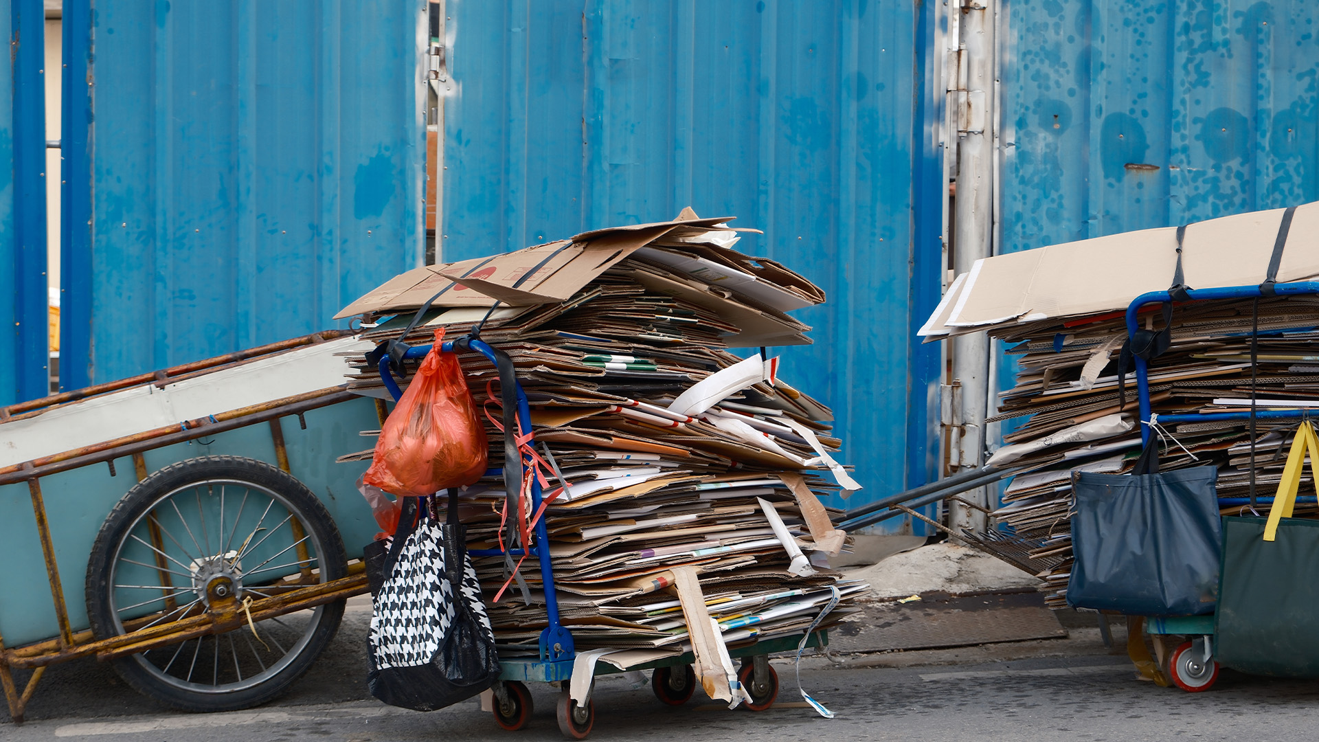폐지 수레 70대 노인 견인차에 치여 숨져.. 운전자 입건
