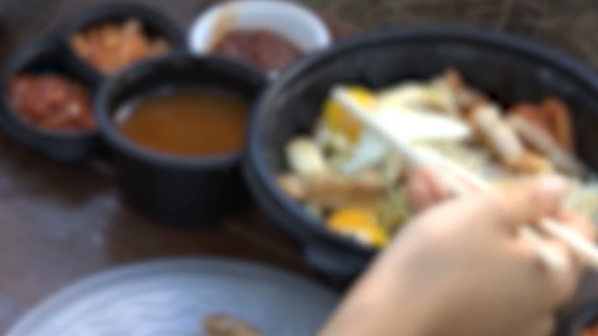 배달 음식 민원 급증.. '음식물 이물질·포장용기 부적절'