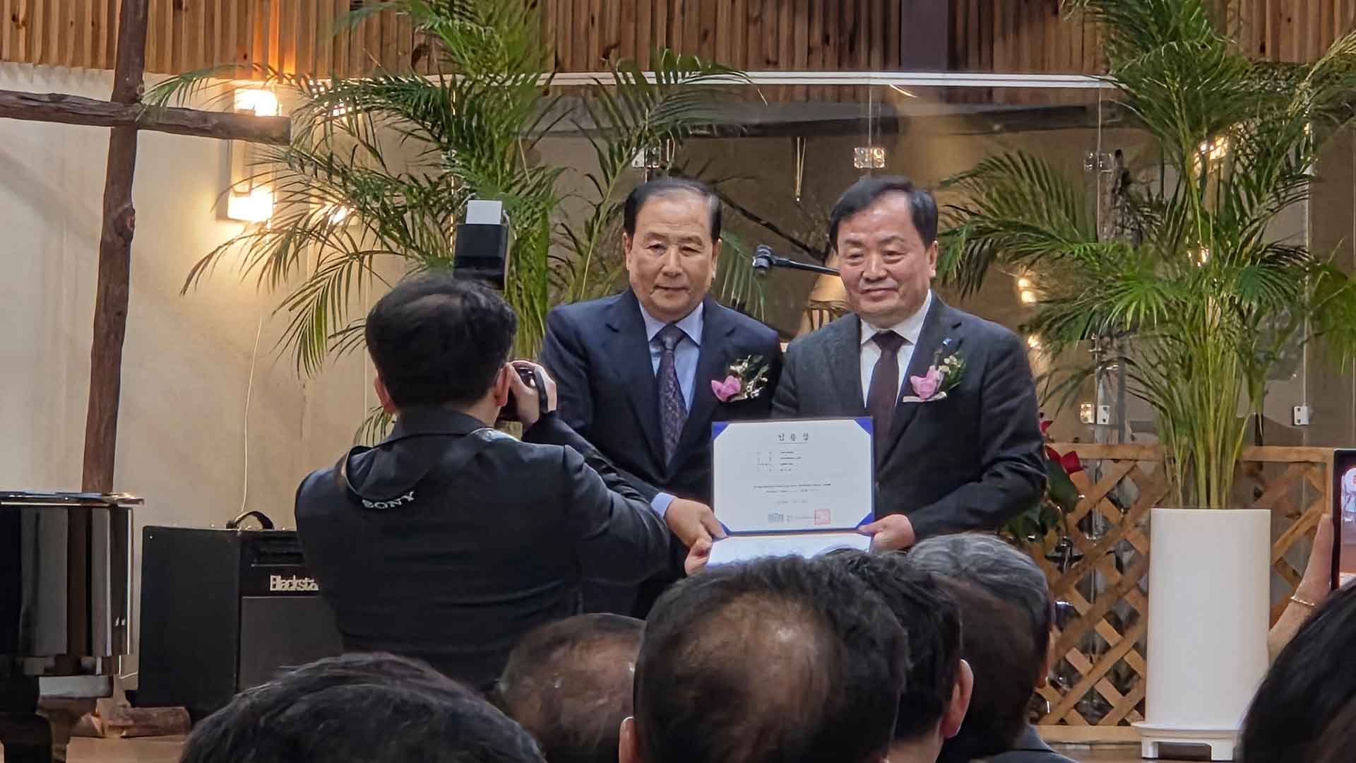 전주대 17대 류두현 총장 첫 취임행사.. 교수회는 맞불 시국 기도회