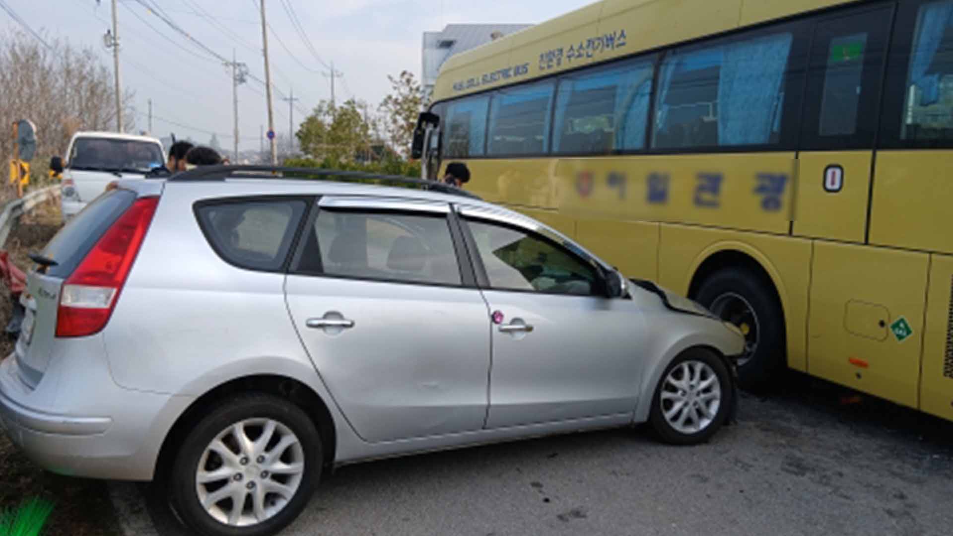 승용차·통근버스 충돌 등 교통사고 잇따라