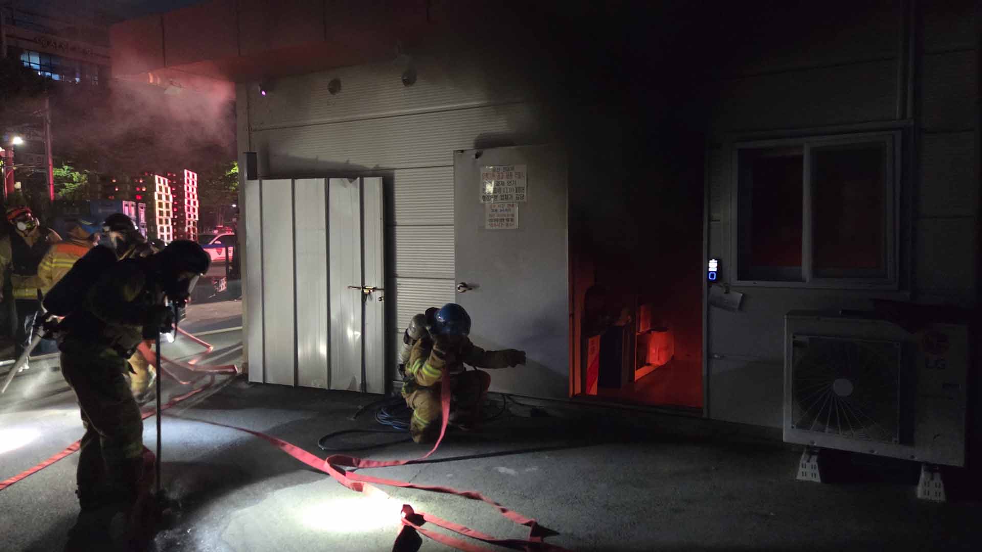전주 호성동 마트 사무실 화재.. 15분 만에 진화