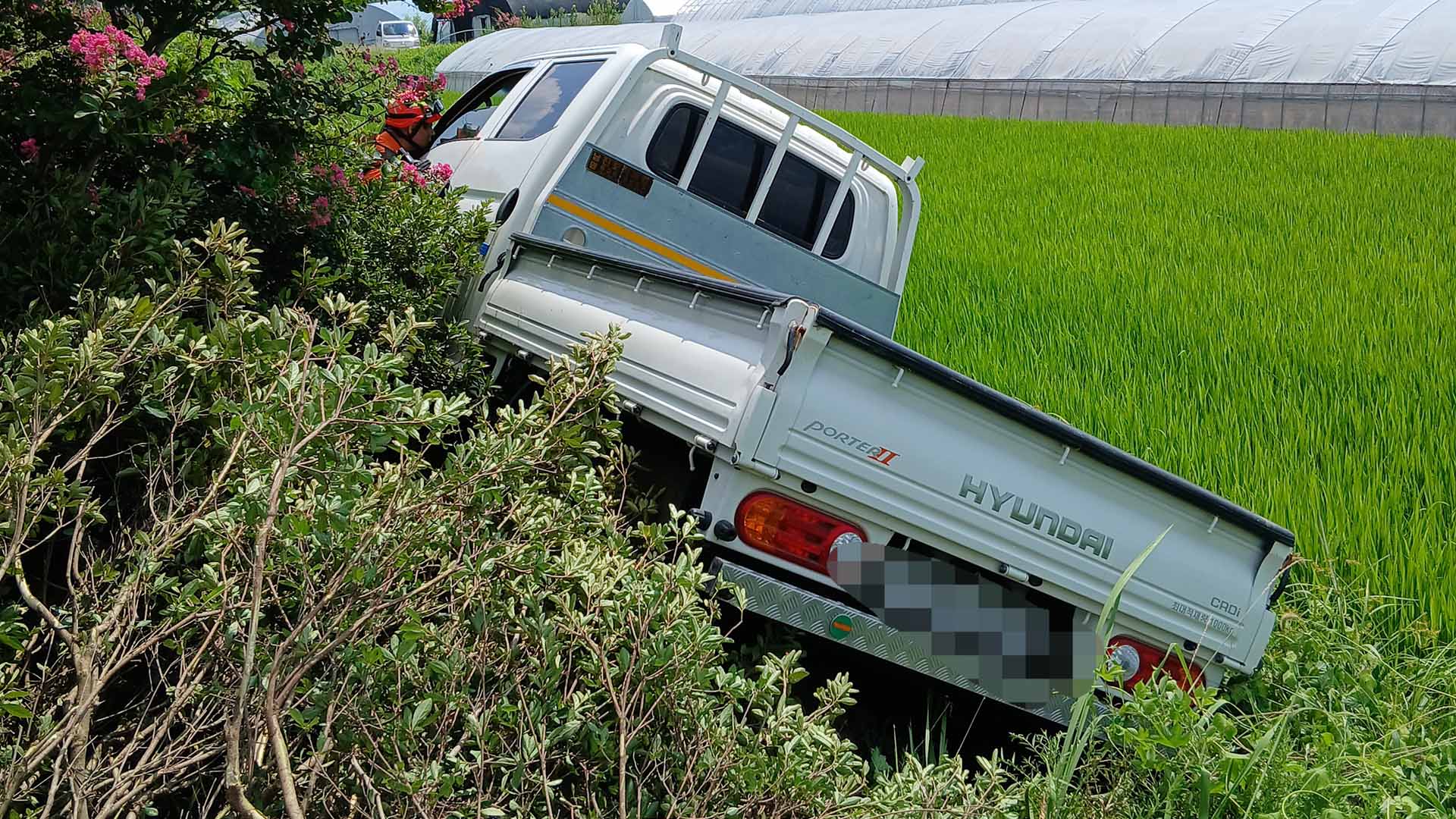 남원서 1톤 화물차 농수로에 빠져 70대 운전자 숨져