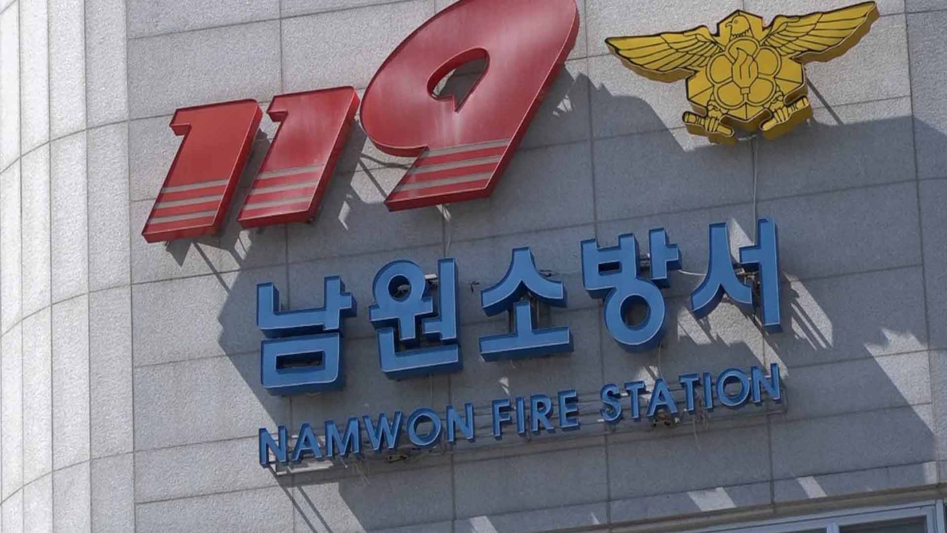 시내버스와 SUV 부딪혀.. 6명 병원 이송